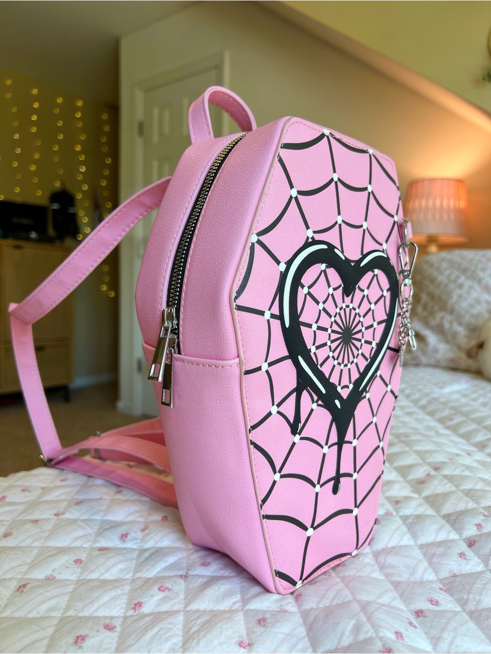 Monster High Draculaura Pink Coffin Mini Backpack Hot Topic Cosplay Bag Purse - Picture 5 of 9